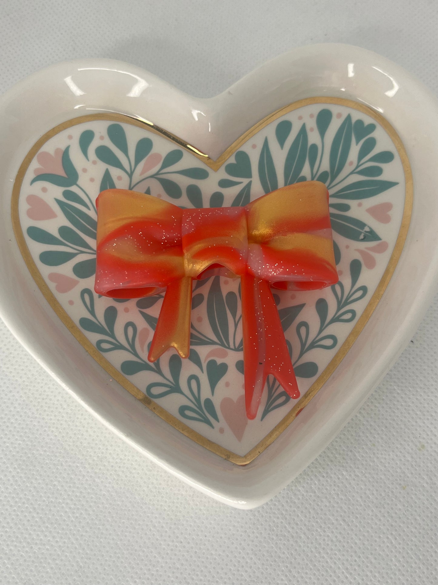 Red/gold swirl silicone bow