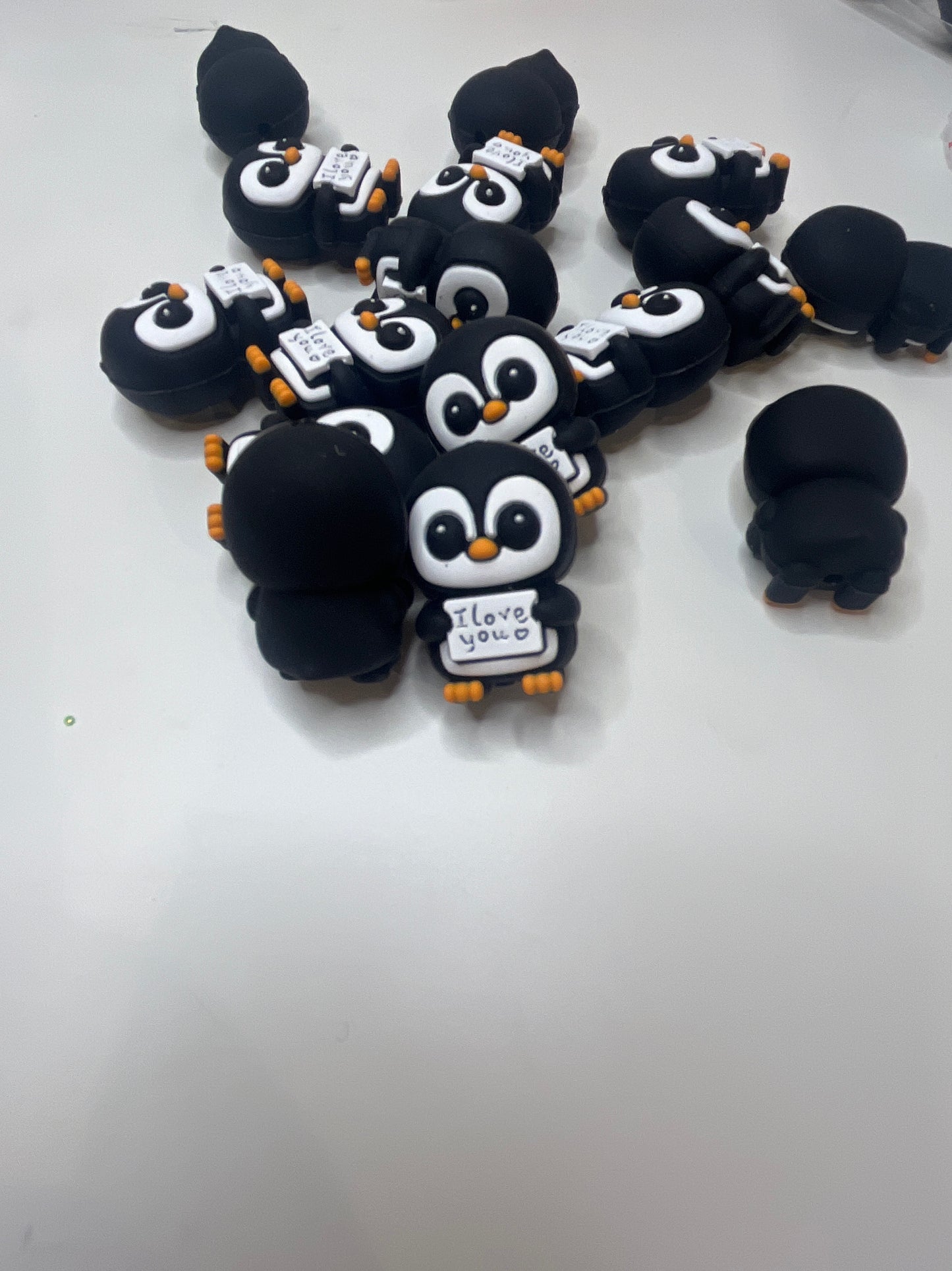 3d I love you penguin