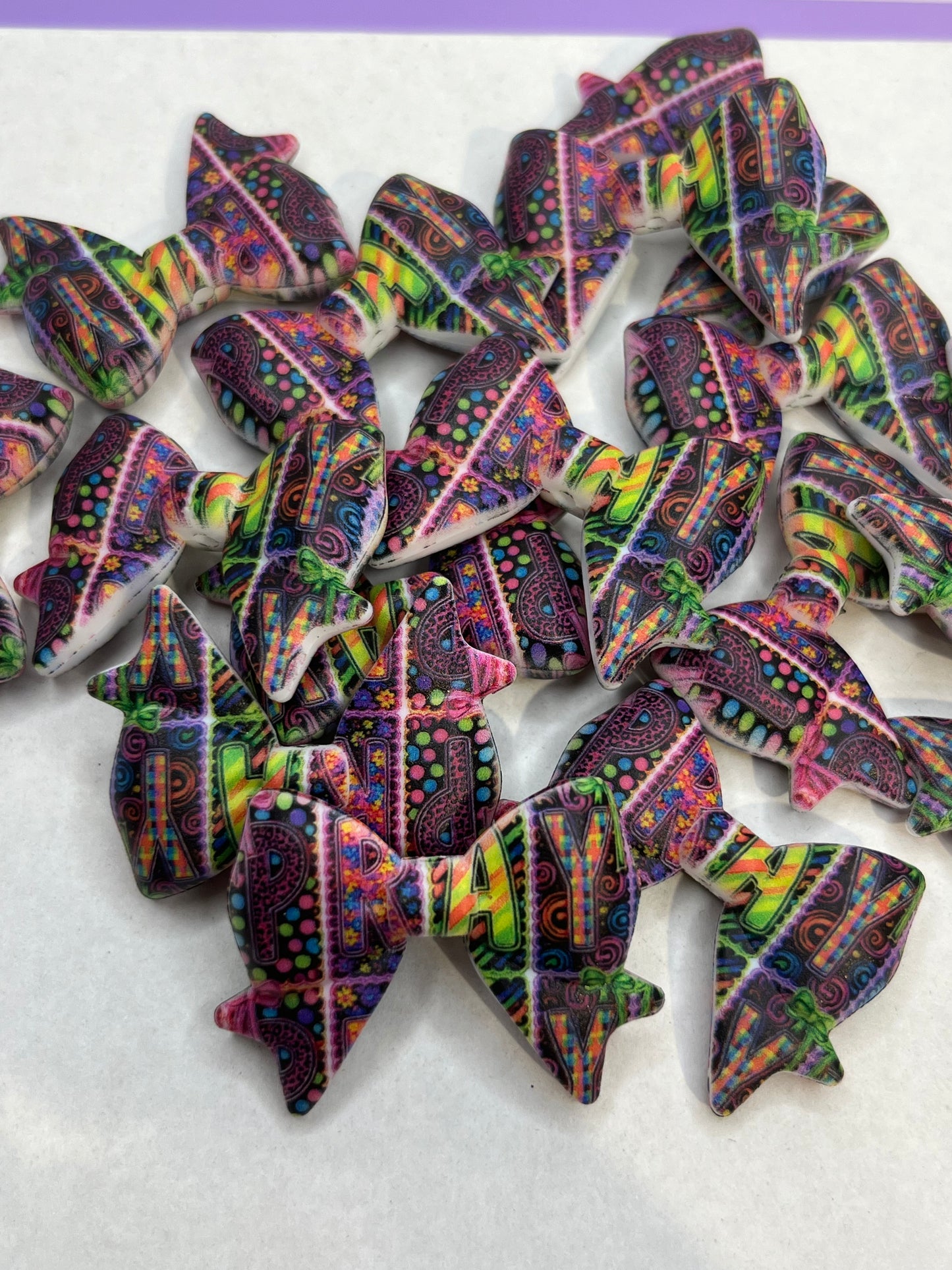 EXCLUSIVE neon pray printed silicone bows