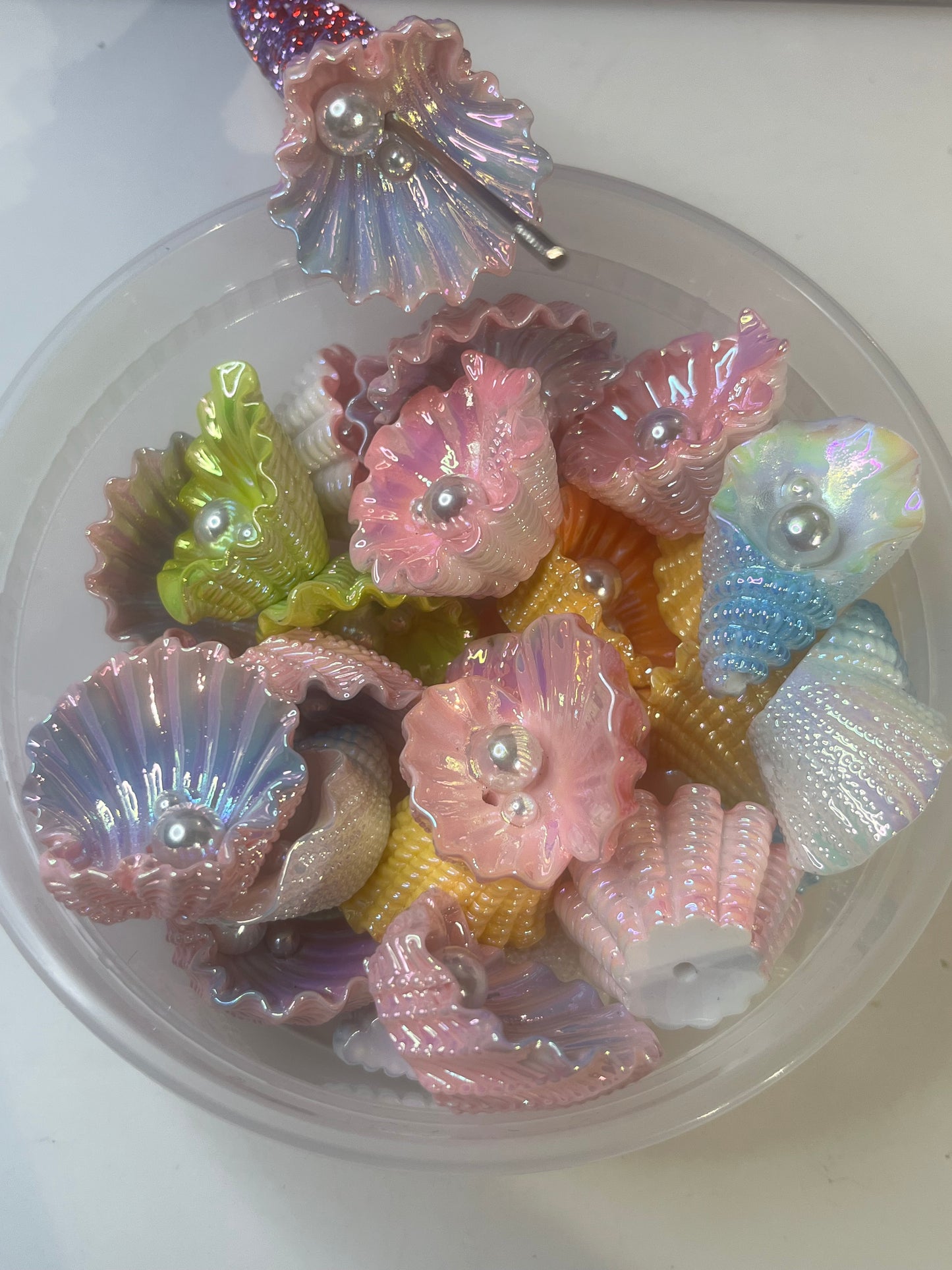 Acrylic seashell beads