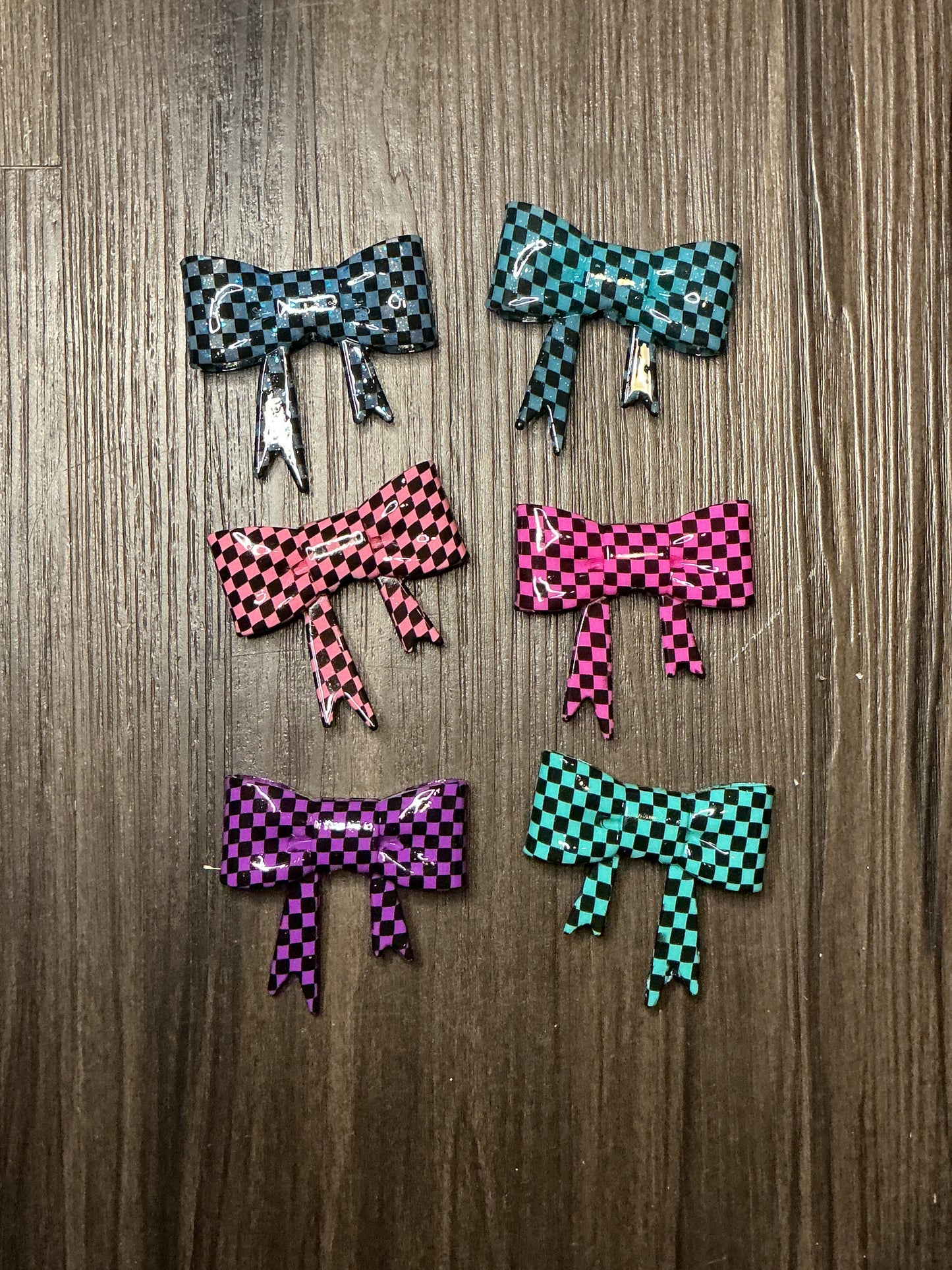 Checker silicone bow by type